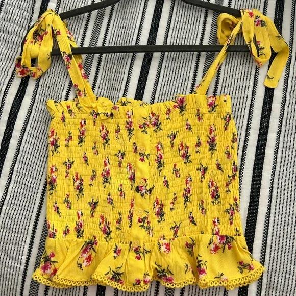 Cute yellow summer crop top - Picture 3 of 3